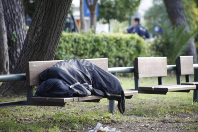 Χανιά:Σάλος από τον θάνατο άστεγου σε παγκάκι -Αφυπνίζεται η κοινωνία; | Newsit.gr Χανιά:Σάλος από τον θάνατο άστεγου σε παγκάκι -Αφυπνίζεται η κοινωνία; | Newsit.gr