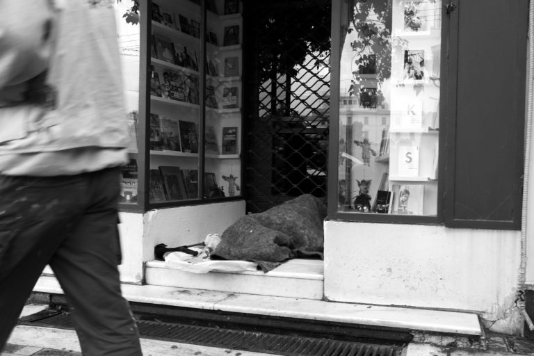 Θεσσαλονίκη: Κίνηση ανθρωπιάς για τους άστεγους | Newsit.gr Θεσσαλονίκη: Κίνηση ανθρωπιάς για τους άστεγους | Newsit.gr