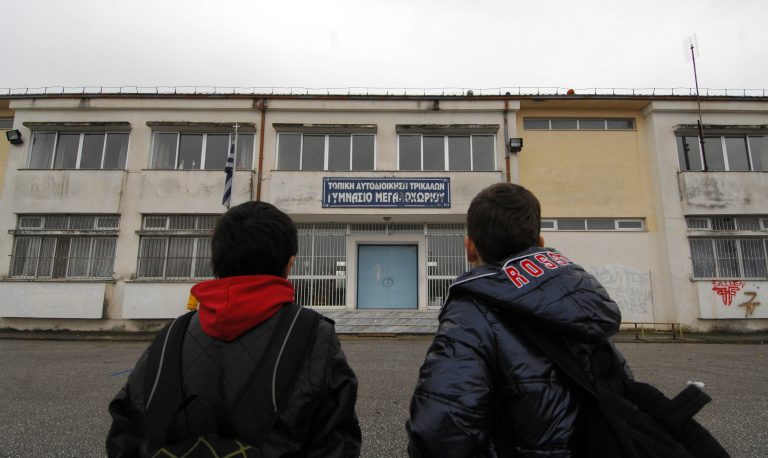 Μεσσηνία: Απειλούσε να αυτοκτονήσει επειδή έκλεισε το σχολείο! | Newsit.gr Μεσσηνία: Απειλούσε να αυτοκτονήσει επειδή έκλεισε το σχολείο! | Newsit.gr