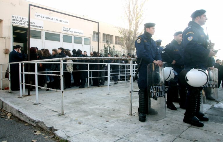 Σκληρές ποινές στη δίκη των Πυρήνων της Φωτιάς – Ένταση από τους συγγενείς | Newsit.gr Σκληρές ποινές στη δίκη των Πυρήνων της Φωτιάς – Ένταση από τους συγγενείς | Newsit.gr