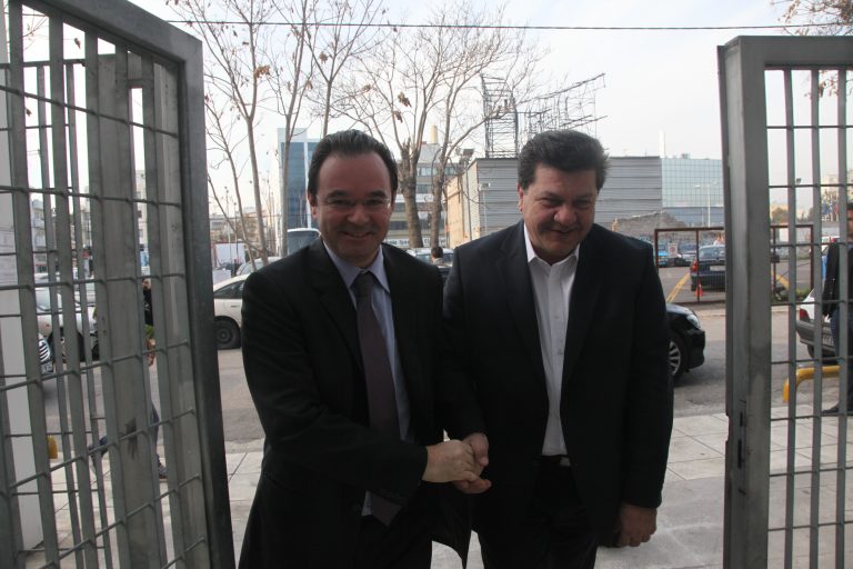 Εκθέτει ο Καπελέρης στην Βουλή τον Παπακωνσταντίνου: Ποιά λίστα; 10 ονόματα μου έδωσαν να ελέγξω! | Newsit.gr Εκθέτει ο Καπελέρης στην Βουλή τον Παπακωνσταντίνου: Ποιά λίστα; 10 ονόματα μου έδωσαν να ελέγξω! | Newsit.gr