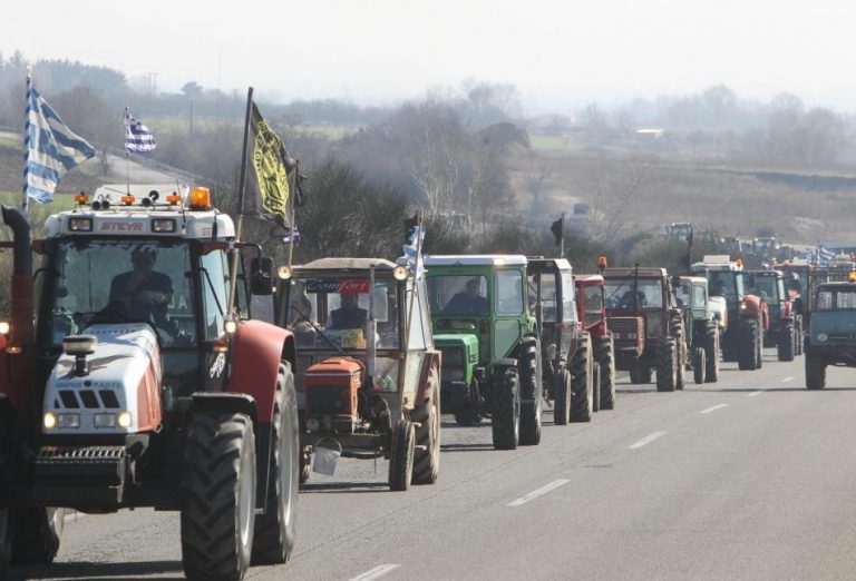 Έκλεισαν την Εγνατία οδό στα Ν. Κερδύλλια Σερραίοι αγρότες | Newsit.gr Έκλεισαν την Εγνατία οδό στα Ν. Κερδύλλια Σερραίοι αγρότες | Newsit.gr