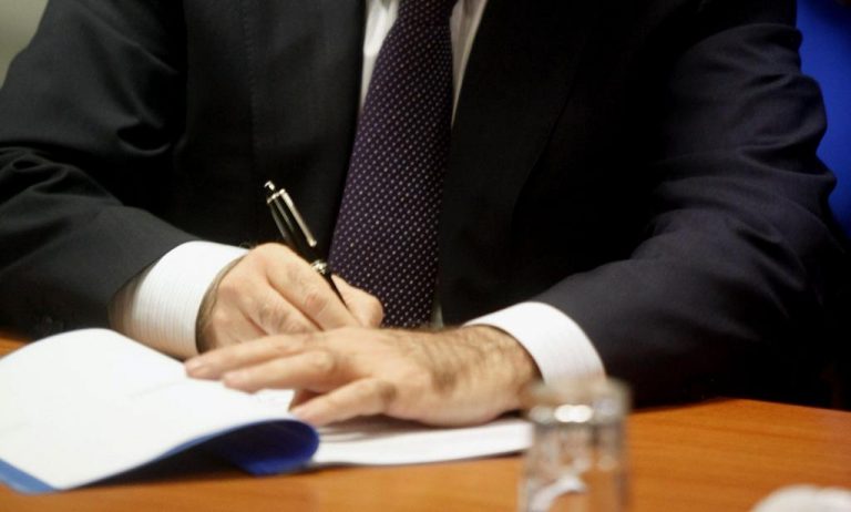 Έβαλαν την υπογραφή τους υπέρ του μνημονίου | Newsit.gr Έβαλαν την υπογραφή τους υπέρ του μνημονίου | Newsit.gr