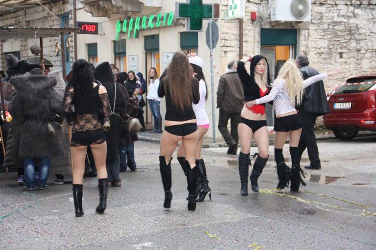 Πάτρα: Μασκαρεύτηκαν για να περάσουν με τα μωρά τους, στην Ιταλία! | Newsit.gr Πάτρα: Μασκαρεύτηκαν για να περάσουν με τα μωρά τους, στην Ιταλία! | Newsit.gr