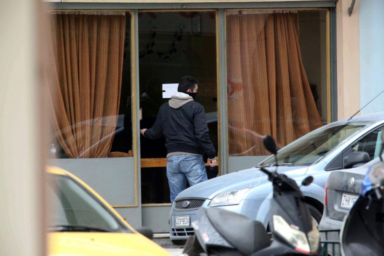 Δύο αποτυπώματα σε δύο γιάφκες των “Πυρήνων” οδήγησαν στον 29χρονο | Newsit.gr Δύο αποτυπώματα σε δύο γιάφκες των “Πυρήνων” οδήγησαν στον 29χρονο | Newsit.gr