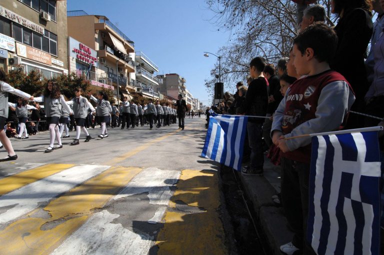 Τρίκαλα: Μικροεπεισόδια κατά την διάρκεια της παρέλασης | Newsit.gr Τρίκαλα: Μικροεπεισόδια κατά την διάρκεια της παρέλασης | Newsit.gr
