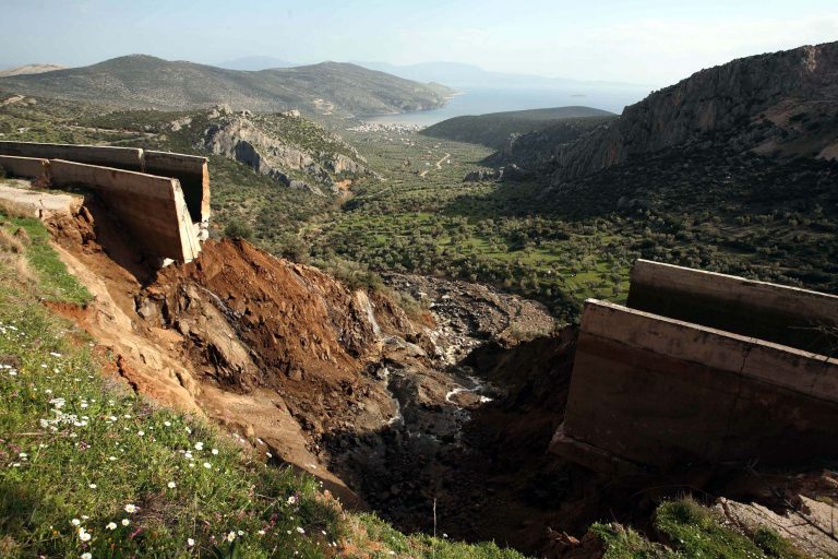 Αποκαταστάθηκε προσωρινά το κανάλι του Μόρνου – Άρχισε η υδροδότηση της πρωτεύουσας | Newsit.gr Αποκαταστάθηκε προσωρινά το κανάλι του Μόρνου – Άρχισε η υδροδότηση της πρωτεύουσας | Newsit.gr