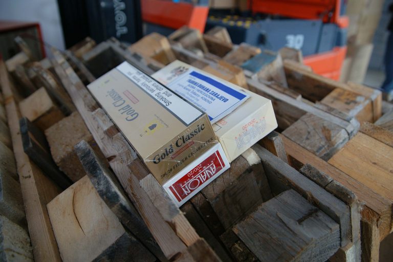 Πάτρα: «Μπλόκο» σε 261.080 λαθραία πακέτα τσιγάρα! | Newsit.gr Πάτρα: «Μπλόκο» σε 261.080 λαθραία πακέτα τσιγάρα! | Newsit.gr