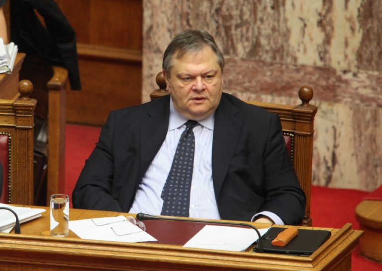 Με την διαδικασία του κατεπείγοντος το Μεσοπρόθεσμο στη Βουλή | Newsit.gr Με την διαδικασία του κατεπείγοντος το Μεσοπρόθεσμο στη Βουλή | Newsit.gr