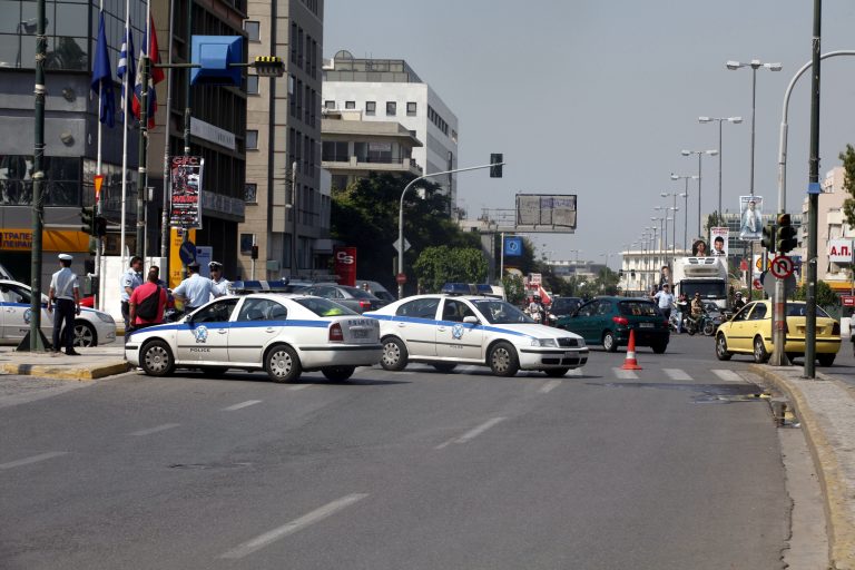 Καβάλα: Κρατούσε διευθυντή ΔΟΥ κλειδωμένο στο γραφείο του | Newsit.gr Καβάλα: Κρατούσε διευθυντή ΔΟΥ κλειδωμένο στο γραφείο του | Newsit.gr