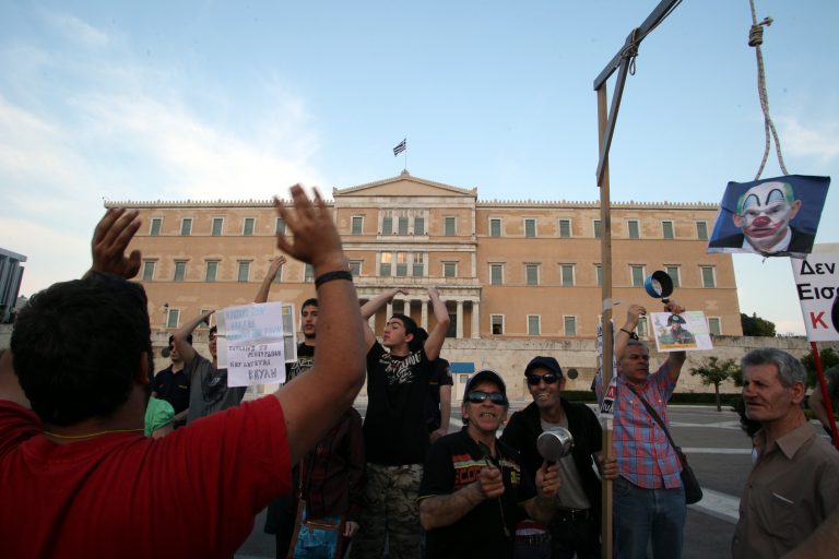Οι Αγανακτισμένοι φέρνουν ανασχηματισμό ή εκλογές; | Newsit.gr Οι Αγανακτισμένοι φέρνουν ανασχηματισμό ή εκλογές; | Newsit.gr