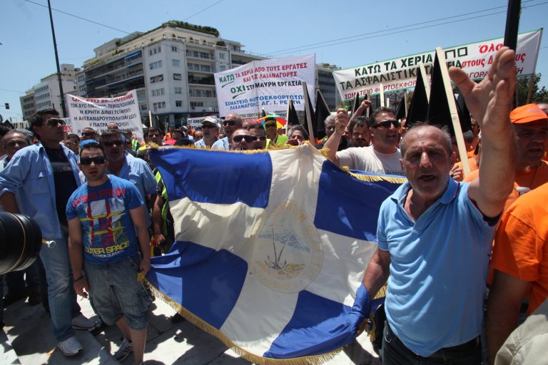 Θεσσαλονίκη: Στους δρόμους οι λιμενεργάτες – »Ζούμε την απόλυτη αδικία»! | Newsit.gr Θεσσαλονίκη: Στους δρόμους οι λιμενεργάτες – »Ζούμε την απόλυτη αδικία»! | Newsit.gr