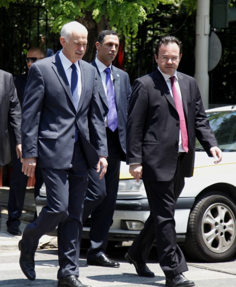 Ο Παπανδρέου ήθελε να υπογράψει την παραπομπή Παπακωνσταντίνου; | Newsit.gr Ο Παπανδρέου ήθελε να υπογράψει την παραπομπή Παπακωνσταντίνου; | Newsit.gr