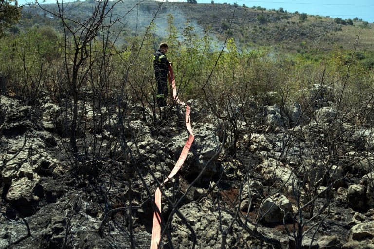 Σάμος: Τον έπιασαν με τα σύνεργα του εμπρησμού! | Newsit.gr Σάμος: Τον έπιασαν με τα σύνεργα του εμπρησμού! | Newsit.gr
