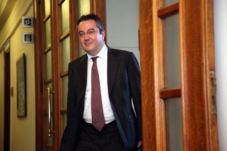Στρώνουν χαλί για τα χειρότερα! Μόσιαλος: «Δεν είναι και το τέλος του κόσμου αν δανειστούμε ακριβότερα!» | Newsit.gr Στρώνουν χαλί για τα χειρότερα! Μόσιαλος: «Δεν είναι και το τέλος του κόσμου αν δανειστούμε ακριβότερα!» | Newsit.gr