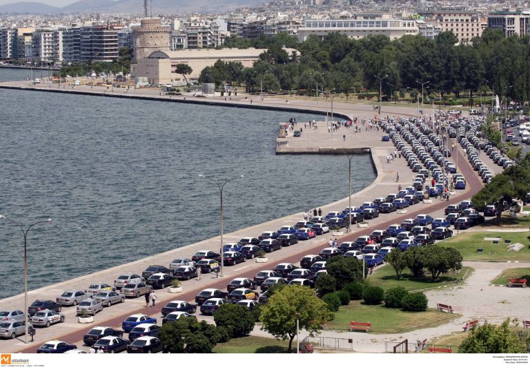 Θεσσαλονίκη: »Ακόμα δεν είδατε τίποτα» λένε οι ταξιτζήδες που κατέλαβαν τα διόδια! | Newsit.gr Θεσσαλονίκη: »Ακόμα δεν είδατε τίποτα» λένε οι ταξιτζήδες που κατέλαβαν τα διόδια! | Newsit.gr