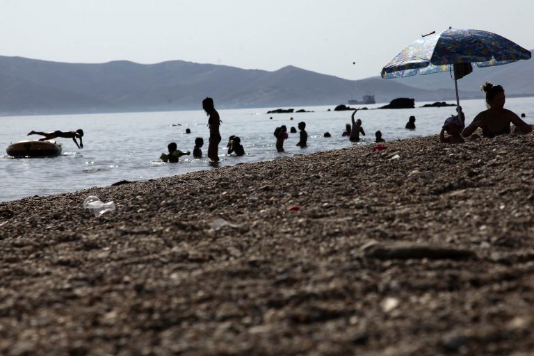 Σάμος: Λουόμενος γύρισε το κεφάλι του δεξιά και »πάγωσε»! | Newsit.gr Σάμος: Λουόμενος γύρισε το κεφάλι του δεξιά και »πάγωσε»! | Newsit.gr