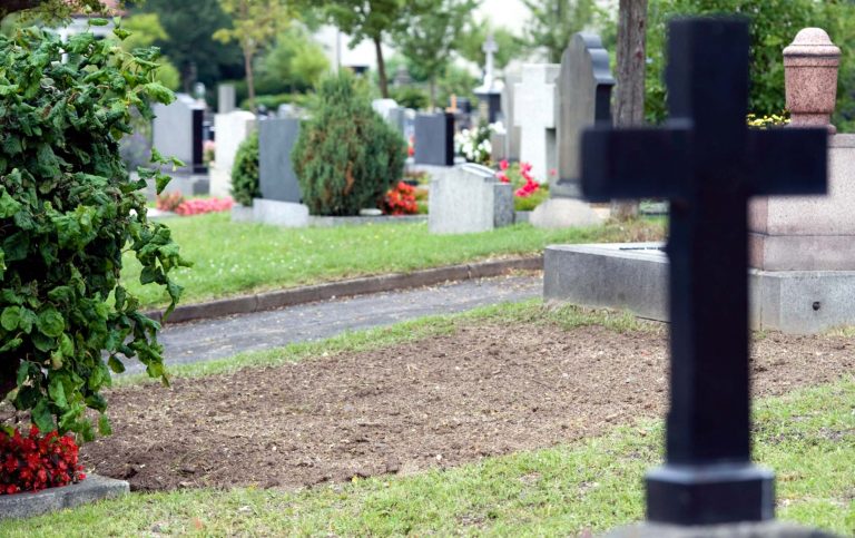 Δεν έχουν που να θάψουν τους νεκρούς στα Τρίκαλα | Newsit.gr Δεν έχουν που να θάψουν τους νεκρούς στα Τρίκαλα | Newsit.gr