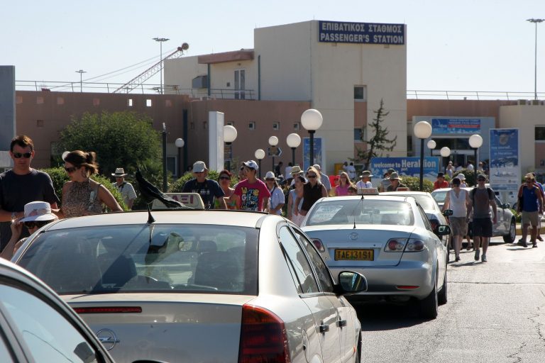 Κρήτη: Οι ταξιτζήδες συνεχίζουν τις καταλήψεις… | Newsit.gr Κρήτη: Οι ταξιτζήδες συνεχίζουν τις καταλήψεις… | Newsit.gr