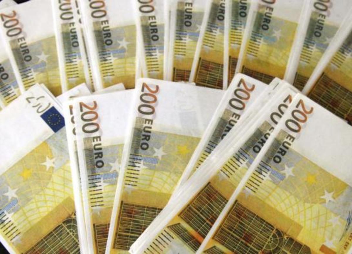 “Κουνάνε” 90 δισ. και πιέζουν για μέτρα | Newsit.gr “Κουνάνε” 90 δισ. και πιέζουν για μέτρα | Newsit.gr