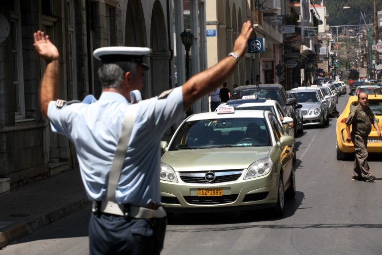 Ψάχνουν την έξοδο από την απεργία οι ταξιτζήδες | Newsit.gr Ψάχνουν την έξοδο από την απεργία οι ταξιτζήδες | Newsit.gr