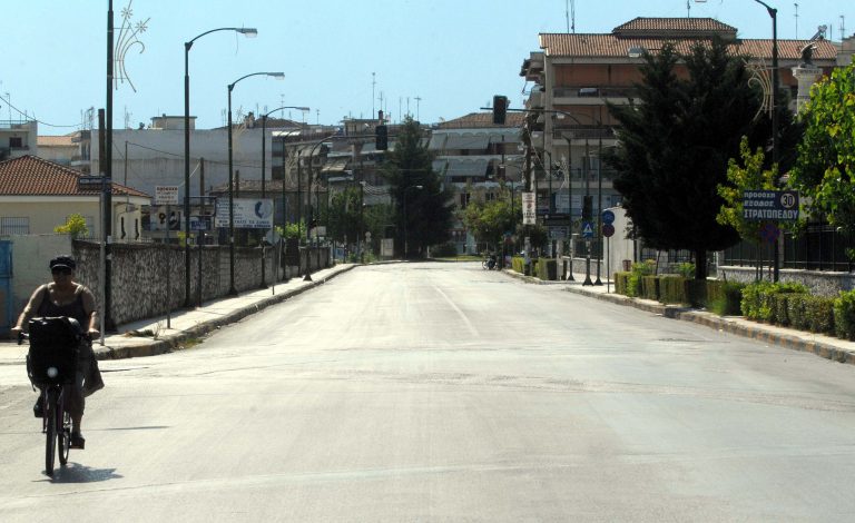 Έρημη πόλη και τα Τρίκαλα! Δείτε φωτογραφίες | Newsit.gr Έρημη πόλη και τα Τρίκαλα! Δείτε φωτογραφίες | Newsit.gr