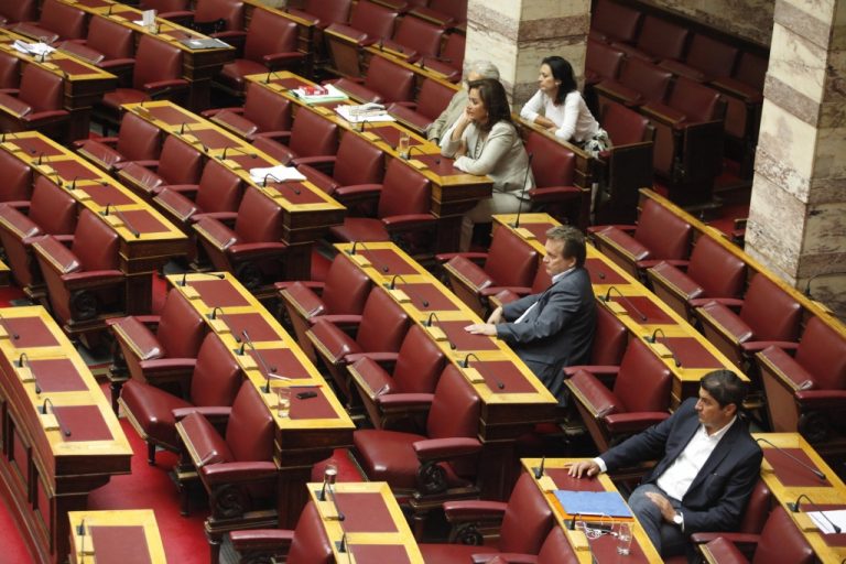 Αρση της ασυλίας 3 βουλευτών αποφάσισε η Βουλή | Newsit.gr Αρση της ασυλίας 3 βουλευτών αποφάσισε η Βουλή | Newsit.gr