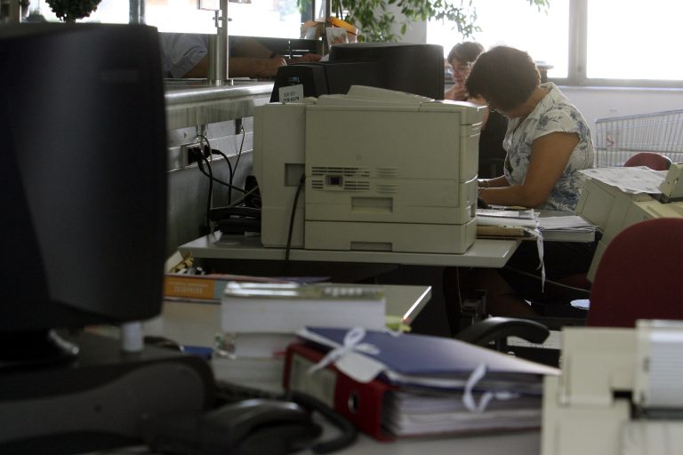 Reuters: 40.000 υπάλληλοι βγαίνουν σε εφεδρεία – ΔΕΝ θα ανανεωθούν χιλιάδες συμβάσεις! | Newsit.gr Reuters: 40.000 υπάλληλοι βγαίνουν σε εφεδρεία – ΔΕΝ θα ανανεωθούν χιλιάδες συμβάσεις! | Newsit.gr