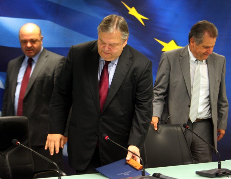 Ο Βενιζέλος «αδειάζει» τον υπουργό του μέσω Reuters! | Newsit.gr Ο Βενιζέλος «αδειάζει» τον υπουργό του μέσω Reuters! | Newsit.gr