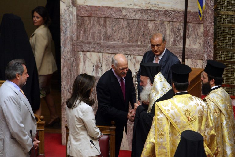 Αγιασμός σε άδεια έδρανα στη Βουλή | Newsit.gr Αγιασμός σε άδεια έδρανα στη Βουλή | Newsit.gr
