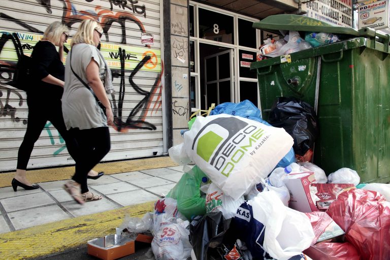 Θεσσαλονίκη: Πάσχα με λόφους σκουπιδιών; Παραμένει κλειστός ο ΧΥΤΑ Μαυροράχης! | Newsit.gr Θεσσαλονίκη: Πάσχα με λόφους σκουπιδιών; Παραμένει κλειστός ο ΧΥΤΑ Μαυροράχης! | Newsit.gr