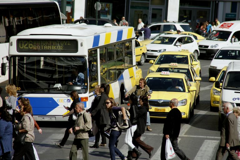 Θεσσαλονίκη: Τον λήστεψαν την ώρα που περίμενε το λεωφορείο! | Newsit.gr Θεσσαλονίκη: Τον λήστεψαν την ώρα που περίμενε το λεωφορείο! | Newsit.gr