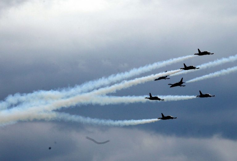 Εκοψαν την ανάσαν οι πιλότοι της Breitling Jet Team – δείτε φωτο | Newsit.gr Εκοψαν την ανάσαν οι πιλότοι της Breitling Jet Team – δείτε φωτο | Newsit.gr