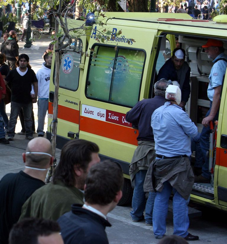 Λαμία: Προσπάθησε να τους σταματήσει και τον παρέσυραν με αυτοκίνητο! | Newsit.gr Λαμία: Προσπάθησε να τους σταματήσει και τον παρέσυραν με αυτοκίνητο! | Newsit.gr
