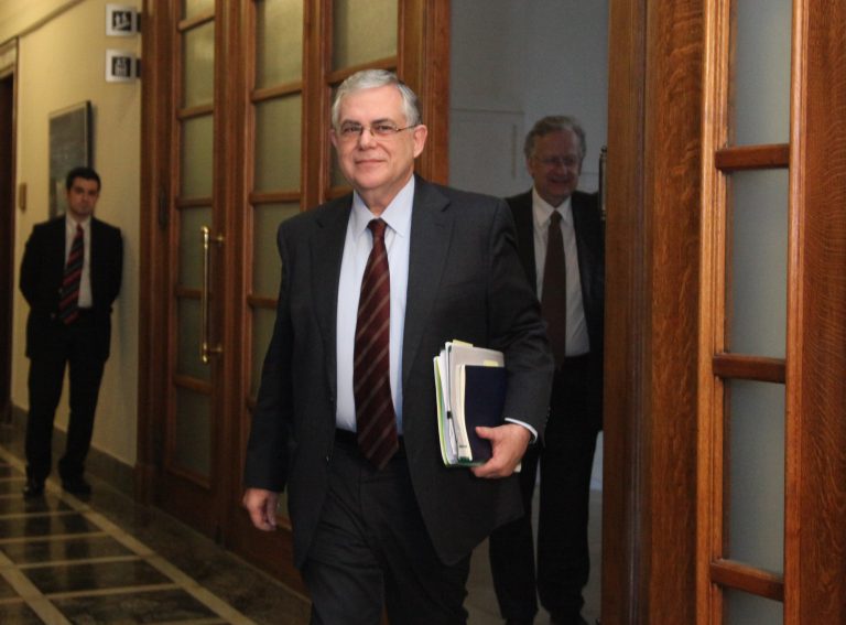 Μπαράζ συναντήσεων Παπαδήμου στο Μέγαρο Μαξίμου | Newsit.gr Μπαράζ συναντήσεων Παπαδήμου στο Μέγαρο Μαξίμου | Newsit.gr