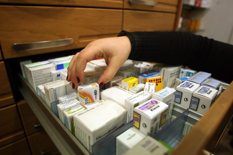 Βόλος: Ο φαρμακοποιός δεν πιάστηκε στον ύπνο – Ο νεαρός δεν κατάφερε να τον ξεγελάσει! | Newsit.gr Βόλος: Ο φαρμακοποιός δεν πιάστηκε στον ύπνο – Ο νεαρός δεν κατάφερε να τον ξεγελάσει! | Newsit.gr