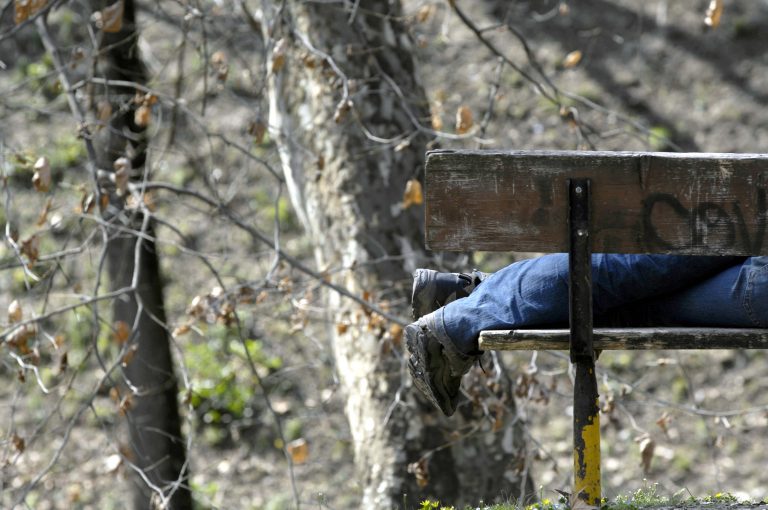 Θεσσαλονίκη: Περπατούσαν και είδαν πτώμα άνδρα σε παγκάκι! | Newsit.gr Θεσσαλονίκη: Περπατούσαν και είδαν πτώμα άνδρα σε παγκάκι! | Newsit.gr
