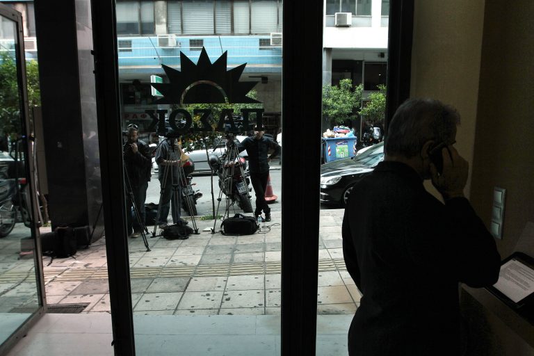 Υπάλληλοι ΠΑΣΟΚ: Πουλήστε τις βίλες και τα κότερα να πληρωθούμε! | Newsit.gr Υπάλληλοι ΠΑΣΟΚ: Πουλήστε τις βίλες και τα κότερα να πληρωθούμε! | Newsit.gr