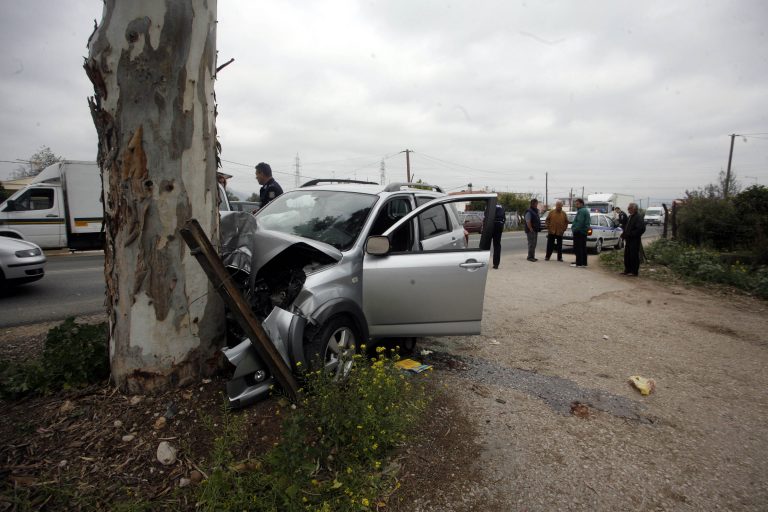 Εύβοια: Χαροπαλεύει μητέρα που έπεσε με το αυτοκίνητό της, σε δέντρο! | Newsit.gr Εύβοια: Χαροπαλεύει μητέρα που έπεσε με το αυτοκίνητό της, σε δέντρο! | Newsit.gr