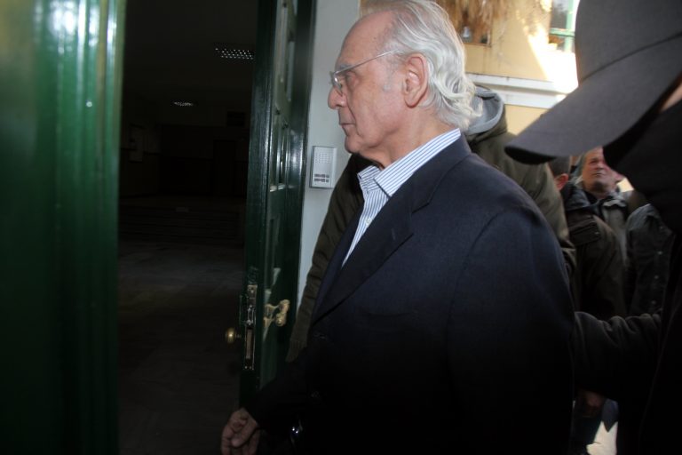 Πως πέρασε τη νύχτα στο κρατητήριο ο Άκης | Newsit.gr Πως πέρασε τη νύχτα στο κρατητήριο ο Άκης | Newsit.gr