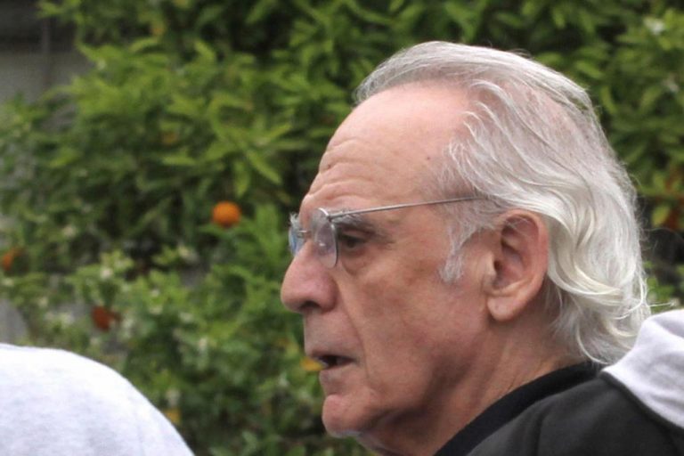 Τρίκαλα: Το έκαναν πράξη τελικά! Πήραν πίσω το βραβείο του Άκη | Newsit.gr Τρίκαλα: Το έκαναν πράξη τελικά! Πήραν πίσω το βραβείο του Άκη | Newsit.gr
