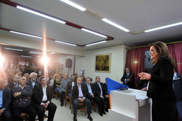 Λασίθι: Επίθεση στην Ντόρα Μπακογιάννη σε προεκλογική ομιλία! | Newsit.gr Λασίθι: Επίθεση στην Ντόρα Μπακογιάννη σε προεκλογική ομιλία! | Newsit.gr