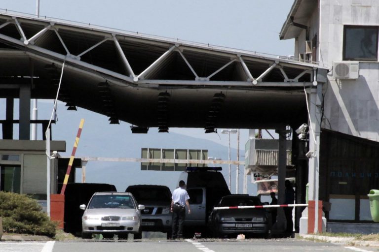 Η στιγμή της απέλασης του Μ.Ψωμιάδη – Έφτασε στη ΓΑΔΑ | Newsit.gr Η στιγμή της απέλασης του Μ.Ψωμιάδη – Έφτασε στη ΓΑΔΑ | Newsit.gr