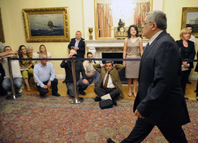 Χρυσή Αυγή: «Οι δημοσιογράφοι έχουν συνηθίσει να κάθονται κατάχαμα και να κινούνται έρποντας» | Newsit.gr Χρυσή Αυγή: «Οι δημοσιογράφοι έχουν συνηθίσει να κάθονται κατάχαμα και να κινούνται έρποντας» | Newsit.gr