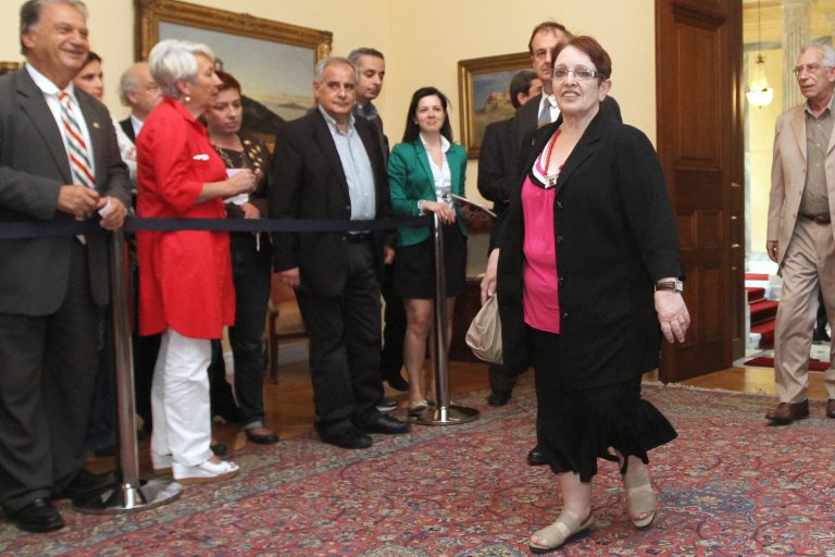 Παπαρήγα για Μιχαλολιάκο: «Εντάξει είμαι ευχαριστημένη που δεν ήρθε, δεν το κρύβω» | Newsit.gr Παπαρήγα για Μιχαλολιάκο: «Εντάξει είμαι ευχαριστημένη που δεν ήρθε, δεν το κρύβω» | Newsit.gr