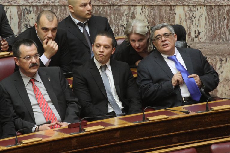 Επεισόδιο Χρυσής Αυγής – ΛΑΟΣ στην Βουλή! | Newsit.gr Επεισόδιο Χρυσής Αυγής – ΛΑΟΣ στην Βουλή! | Newsit.gr