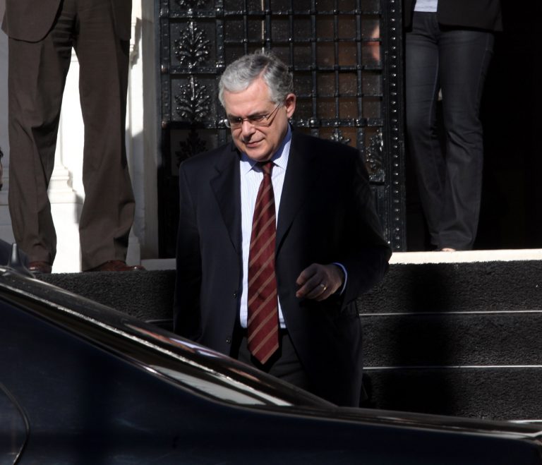 REUTERS: Ο Λ.Παπαδήμος ζήτησε από τον Μπαρόζο να απειλήσει με έξοδο της Ελλάδας από το ευρώ! – Διαψεύδει ο πρώην πρωθυπουργός | Newsit.gr REUTERS: Ο Λ.Παπαδήμος ζήτησε από τον Μπαρόζο να απειλήσει με έξοδο της Ελλάδας από το ευρώ! – Διαψεύδει ο πρώην πρωθυπουργός | Newsit.gr