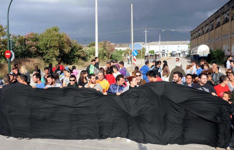 Πάτρα: Απέκλεισαν την είσοδο του νέου λιμανιού οι κάτοικοι των Ιτεών | Newsit.gr Πάτρα: Απέκλεισαν την είσοδο του νέου λιμανιού οι κάτοικοι των Ιτεών | Newsit.gr