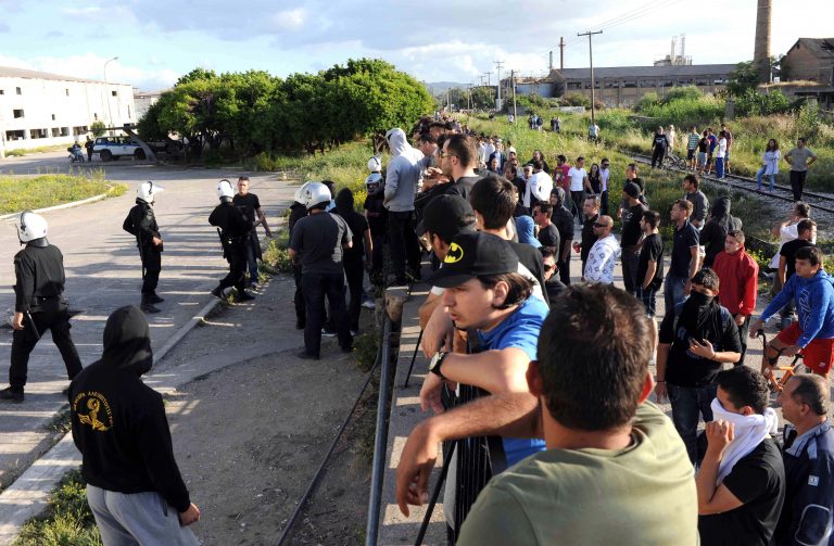 Πάτρα: Λαθρομετανάστες βρήκαν καταφύγιο σε άλλο εργοστάσιο! | Newsit.gr Πάτρα: Λαθρομετανάστες βρήκαν καταφύγιο σε άλλο εργοστάσιο! | Newsit.gr
