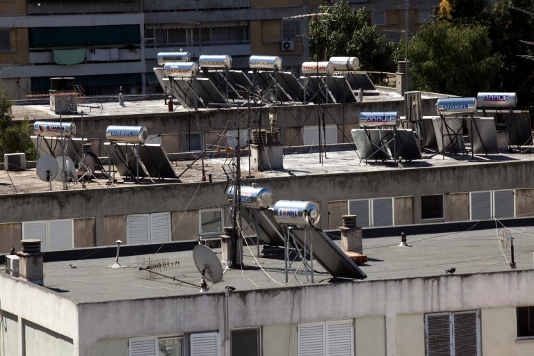 Αχαϊα: Αυτοκτόνησε 20χρονος – Κρεμάστηκε με καλώδιο κεραίας στην ταράτσα! | Newsit.gr Αχαϊα: Αυτοκτόνησε 20χρονος – Κρεμάστηκε με καλώδιο κεραίας στην ταράτσα! | Newsit.gr